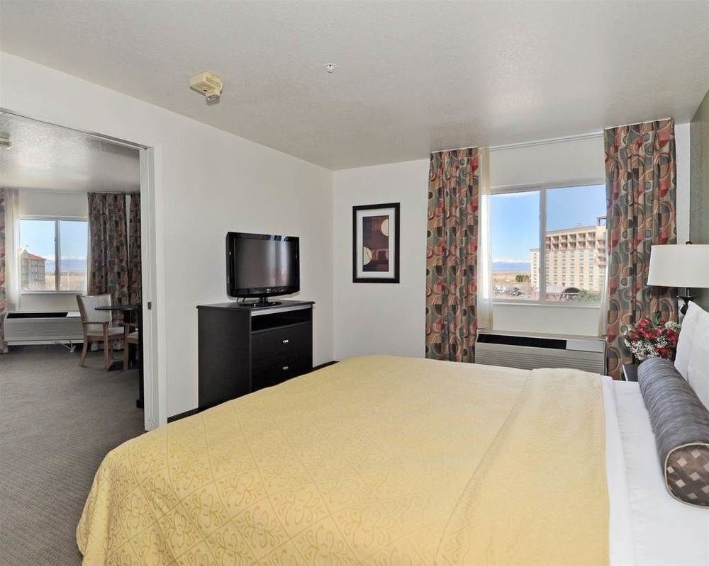 Quality Inn & Suites Denver International Airport Exterior foto
